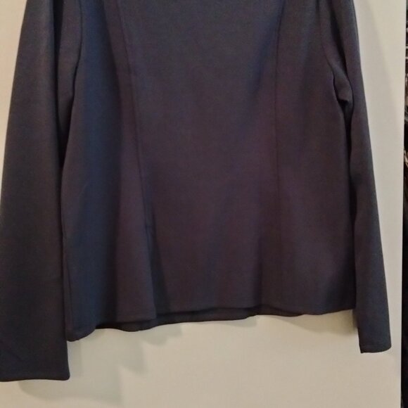 Women's navy knit top. - Picture 4 of 5